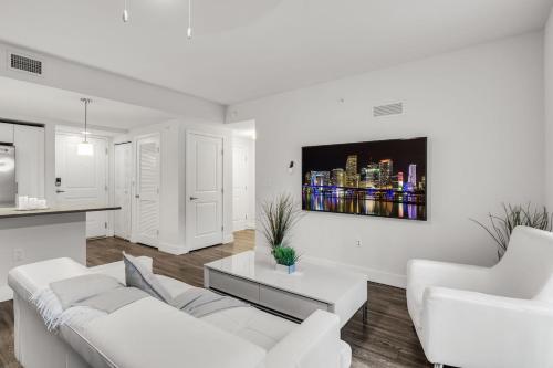 Comfort and Convenience 2BR Unit with Free Parking photo 5