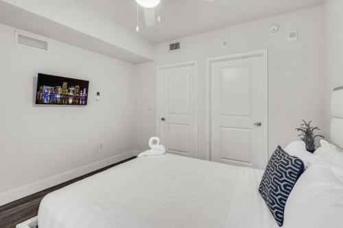 Comfort and Convenience 2BR Unit with Free Parking photo 16