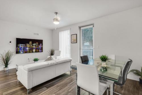 Comfort and Convenience 2BR Unit with Free Parking photo 10
