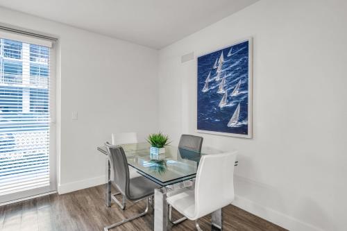 Comfort and Convenience 2BR Unit with Free Parking photo 11