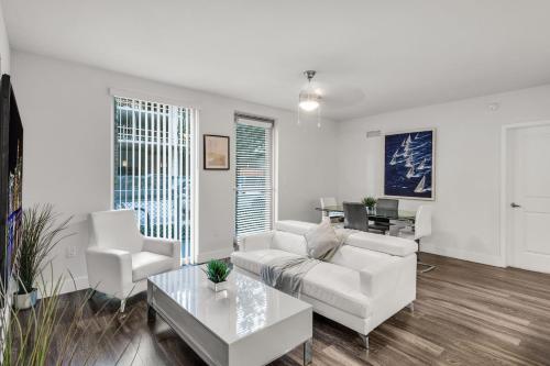 Comfort and Convenience 2BR Unit with Free Parking photo 4