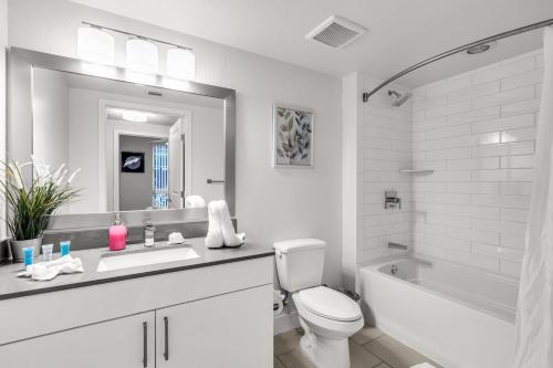 Comfort and Convenience 2BR Unit with Free Parking photo 18