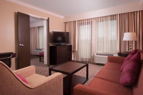 Delta Hotels by Marriott Orlando Lake Buena Vista Image