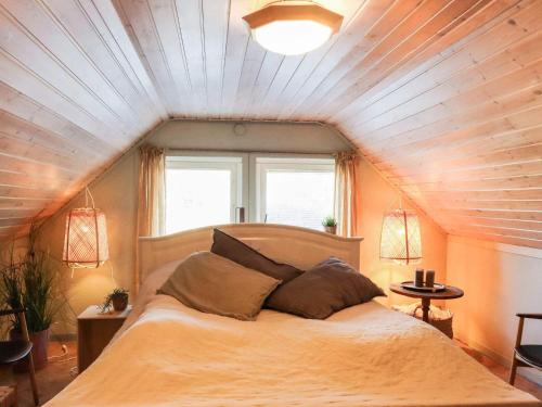 Postel nebo postele na pokoji v ubytování 6 person holiday home in Søndeled