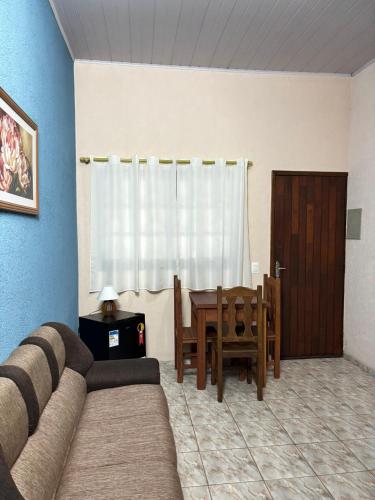 a living room with a couch and a table at Pousada Recanto dos Maximianos in Jarinu