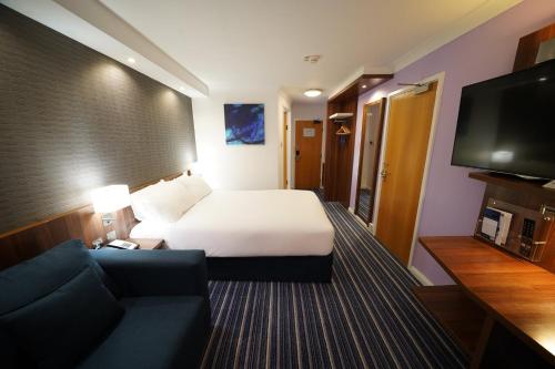 Μια τηλεόραση ή/και κέντρο ψυχαγωγίας στο Holiday Inn Express Glenrothes by IHG