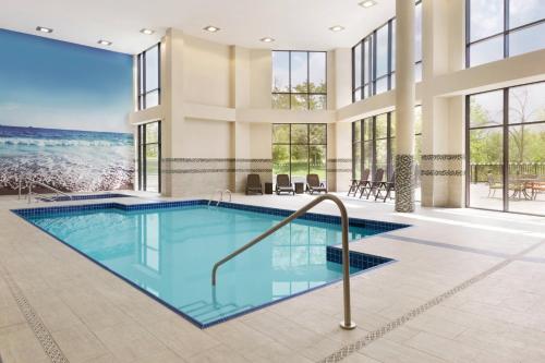 a pool in a building with a view of the ocean at Courtyard by Marriott Toronto Mississauga/West in Mississauga