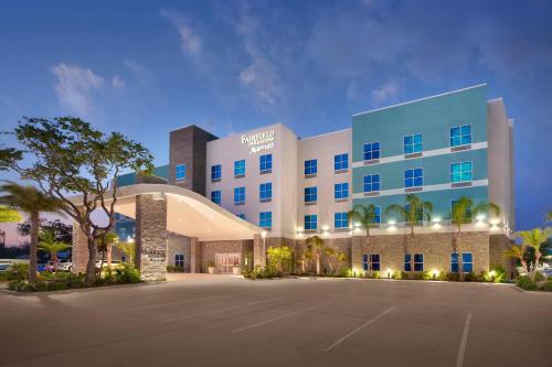 a hotel with a parking lot in front of it at Fairfield Inn & Suites by Marriott Rockport in Rockport