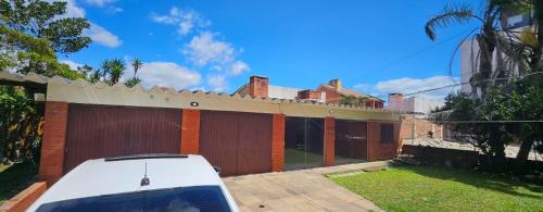 Ảnh trong thư viện ảnh của Casa a duas quadras do mar próxima ao centro ở Capão da Canoa