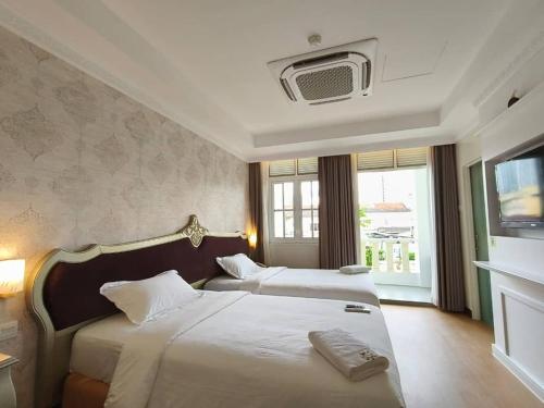 Postel nebo postele na pokoji v ubytování RC Hotel Melaka