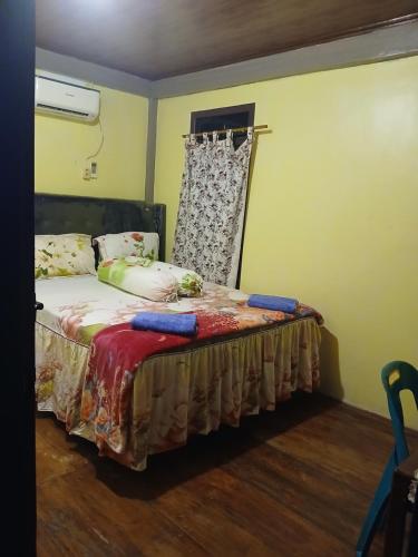 Katil atau katil-katil dalam bilik di KeyHole Surf Camp