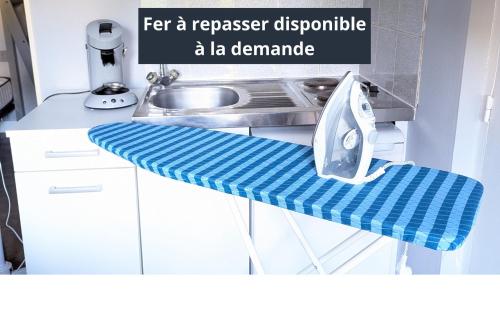 a kitchen with a dish drying rack on a counter at Grands Studios Maillochon accès Gare de Poitiers et Centre ville à Pieds in Poitiers