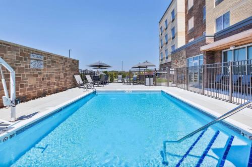 a swimming pool in the middle of a building at Fairfield Inn & Suites by Marriott Cincinnati Airport South/Florence in Florence