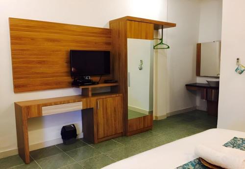 TV a/nebo společenská místnost v ubytování Gili White Bamboo