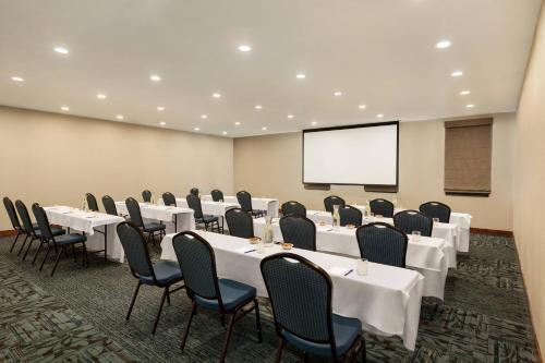 El área de trabajo o centro de convenciones de Delta Hotels by Marriott Helena Colonial
