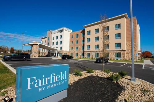 a sign in front of a building with a parking lot at Fairfield Inn & Suites by Marriott Dayton North in Murlin Heights