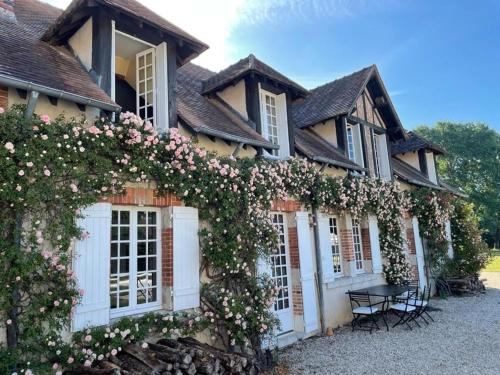 Gallery image of Évasion Sologne : Maison de charme, piscine privée, animaux permis - FR-1-590-556 in Isdes