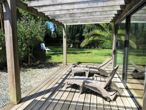 Photo de la galerie de l'établissement Charmante maison bretonne avec WIFI à 800m de la mer - Trégastel - FR-1-368-448, à Trégastel