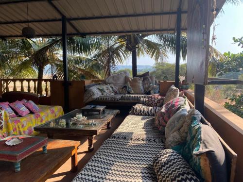 a living room with couches and a table at Anjuna Hideout in Anjuna