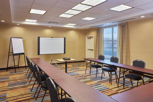 Konferenční prostory v ubytování Fairfield Inn & Suites by Marriott Rawlins