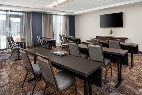 TV a/nebo společenská místnost v ubytování Fairfield by Marriott Inn & Suites Duluth