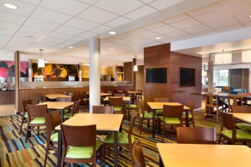 a dining room with tables and chairs in a restaurant at Fairfield Inn & Suites by Marriott Lancaster East at The Outlets in Lancaster