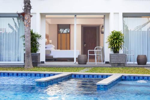 Πισίνα στο ή κοντά στο Fairfield by Marriott Bali Legian