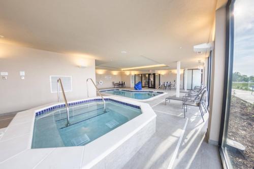 Πισίνα στο ή κοντά στο Fairfield Inn & Suites by Marriott Des Moines Altoona