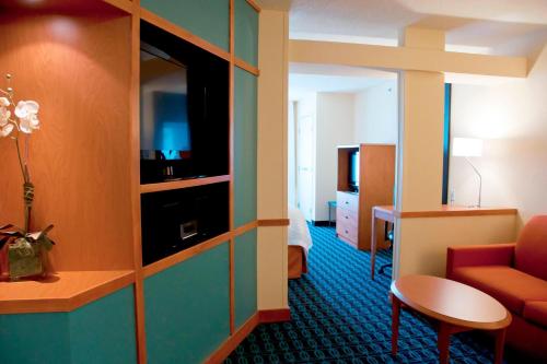 TV a/nebo společenská místnost v ubytování Fairfield Inn & Suites Ames