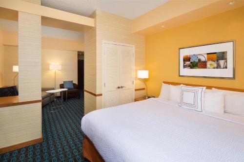 Fairfield Inn & Suites by Marriott San Antonio Airport/North Star Mall Image