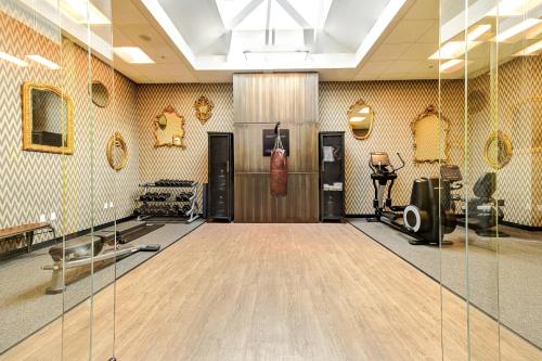 a room with a dance floor in a room at WATERMARK Baton Rouge, Autograph Collection in Baton Rouge