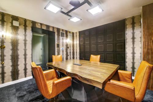 a conference room with a wooden table and chairs at WATERMARK Baton Rouge, Autograph Collection in Baton Rouge