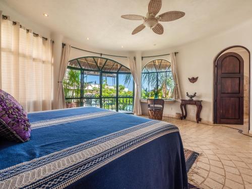 Ένα ή περισσότερα κρεβάτια σε δωμάτιο στο Romantic Luxury Villa