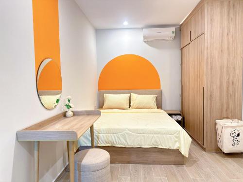 Ein Bett oder Betten in einem Zimmer der Unterkunft The sóng house vũng tàu Apartment