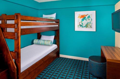 Fairfield Inn & Suites by Marriott Orlando Lake Buena Vista in the Marriott Village Image