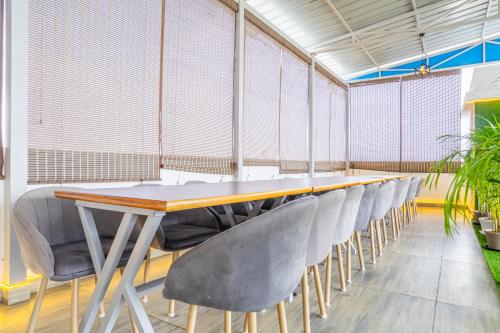 a conference room with a long table and chairs at Housr HSR 1 Studio Apartment Near Manipal Hospital in Bengaluru