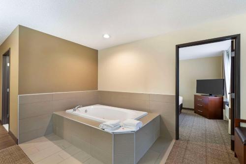Μια τηλεόραση ή/και κέντρο ψυχαγωγίας στο Comfort Suites