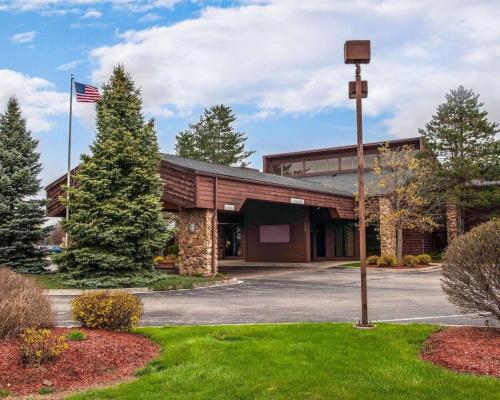 a building with an american flag in front of it at Quality Inn & Suites Goshen in Goshen
