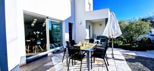 LA CATALANE, Villa Contemporaine en Bord de Mer et Climatisée