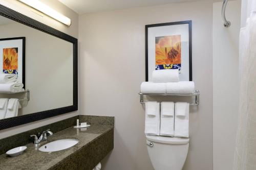 Fairfield Inn & Suites San Diego Old Town Image