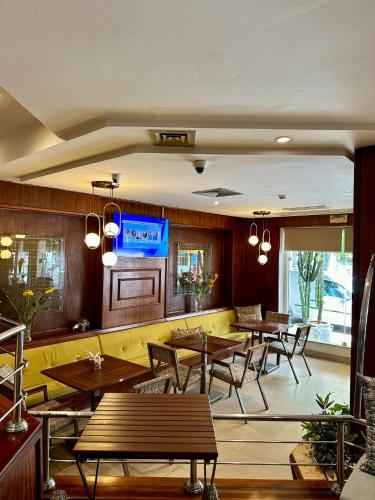 Μια τηλεόραση ή/και κέντρο ψυχαγωγίας στο Hotel Khella