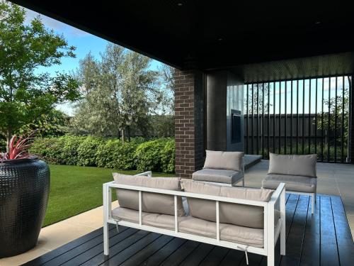 Κήπος έξω από το Premier Room with own bathroom in the west of Melbourne