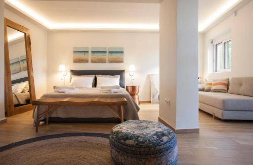 Vouliagmeni Bay Stylish house with private garden
