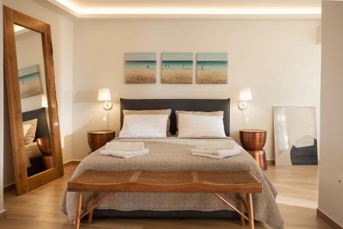 Vouliagmeni Bay Stylish house with private garden