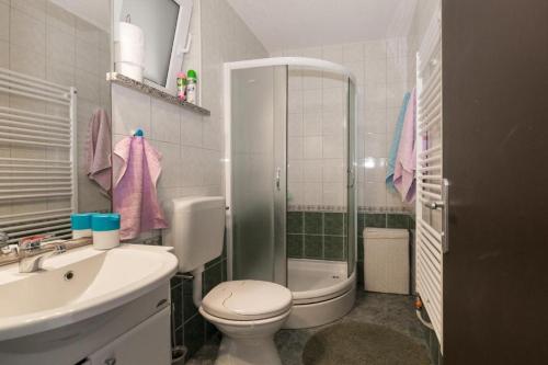 Ένα μπάνιο στο Apartments & Rooms Laganini SARA