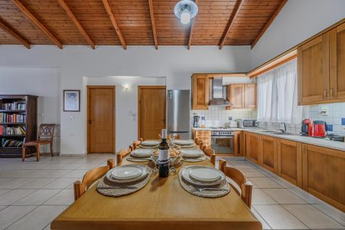 Kuchyň nebo kuchyňský kout v ubytování Villa Galini
