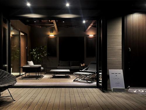 a living room with a couch and a table at 1980 fuji yamanakako in Yamanakako