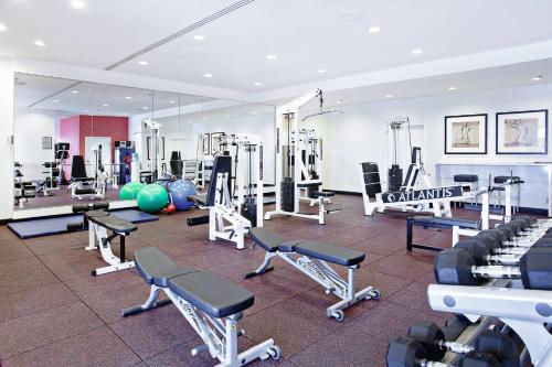Fitness centrum a/nebo fitness zařízení v ubytování Delta Hotels by Marriott Quebec