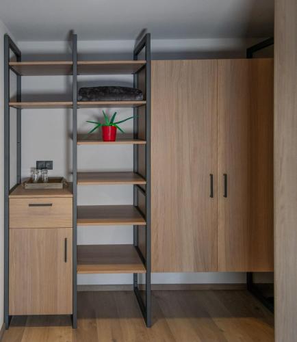a bedroom with a bunk bed and a closet at Nagalu in Fiss