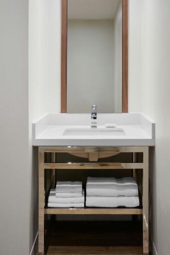 a bathroom with a sink and some towels at Delta Hotels by Marriott Trois Rivieres Conference Centre in Trois-Rivières